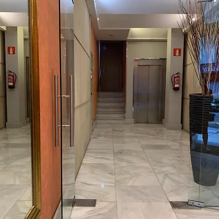 Marques De Teverga , Centro アパート